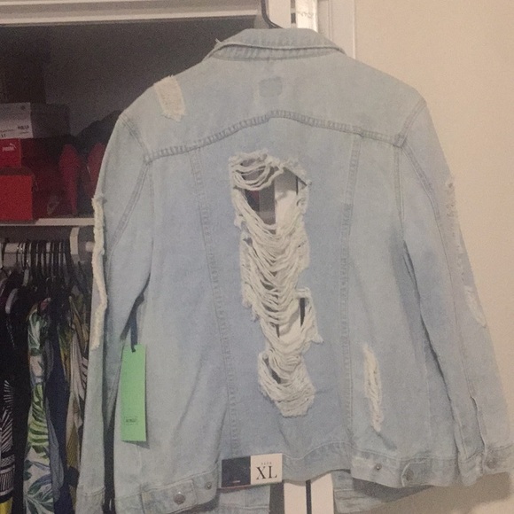 LIGHT WASH DESTROYED DENIM JACKET - Picture 2 of 3